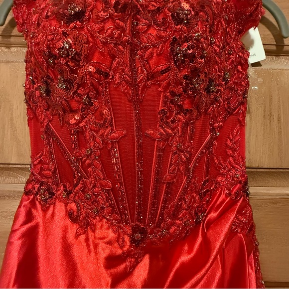 Elegant Red Beaded Mini Dress - Picture 3 of 6
